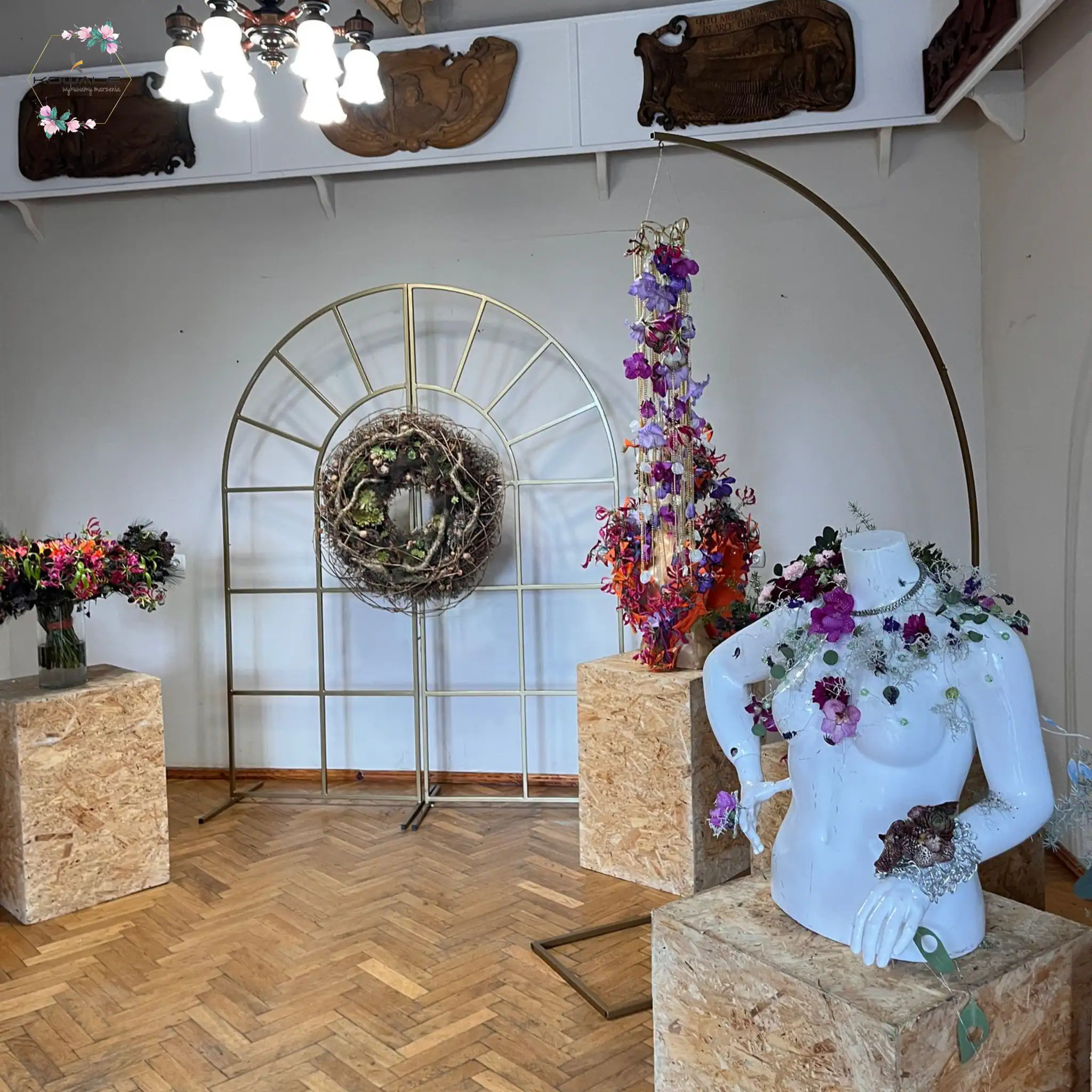 Stelaż drzwi podwójne z kratą - obrazek 2